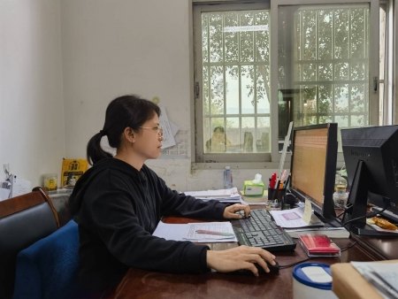 柔肩担双责 匠心写芳华(肖芳)